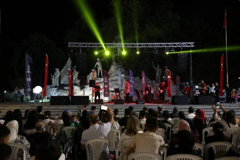 İnegöl 30 Ağustos Zafer Bayramını Riva Orkestrası ile kutladı